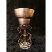 Gotický pohár s tříhlavím drakem